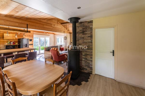 Chalet, à usage d'Habitation, en pleine forêt.