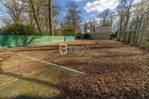 Chalet, à usage d'Habitation, en pleine forêt.