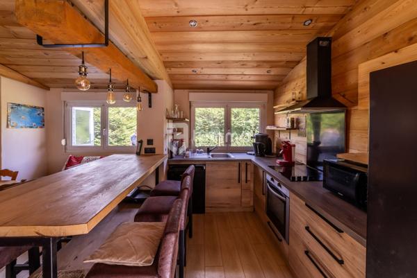 Chalet, à usage d'Habitation, en pleine forêt.