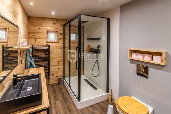 Chalet, à usage d'Habitation, en pleine forêt.