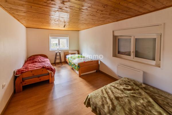 Chalet, à usage d'Habitation, en pleine forêt.