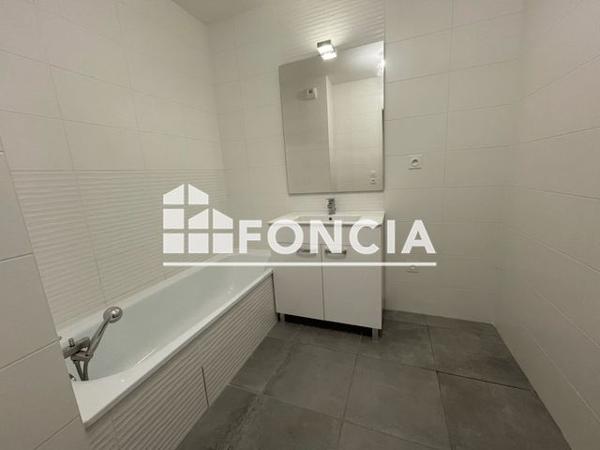 Location Appartement 3 pièces 62.6 m² - 32 D RUE CHIRAT Villeurbanne 69100