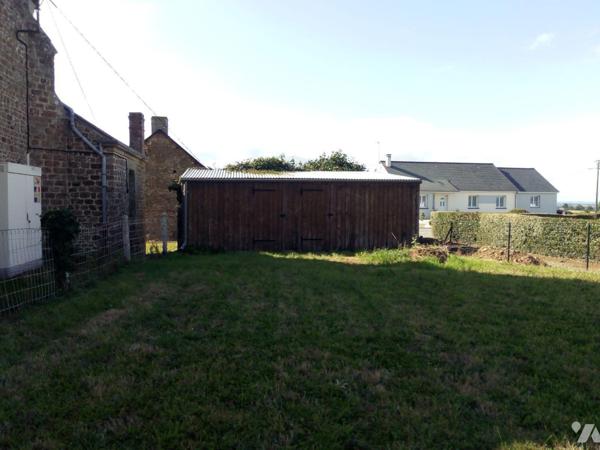 5 min. LASSAY-LES-CHATEAUX (53), maison de bourg en pierres habitable avec salon/séjour ouvert ...