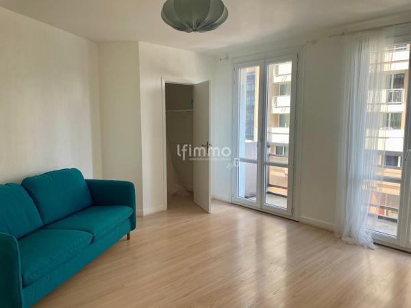 T2 avec balcon Place Dupuy + cave + parking sous-sol