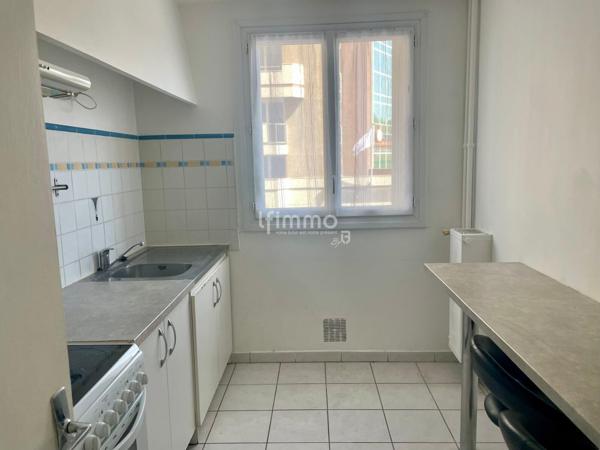 T2 avec balcon Place Dupuy + cave + parking sous-sol