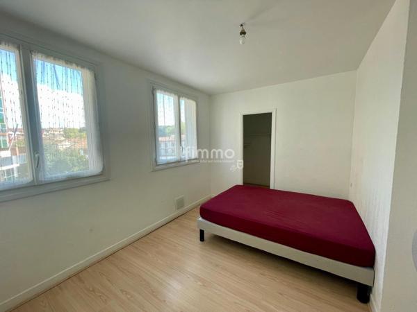 T2 avec balcon Place Dupuy + cave + parking sous-sol