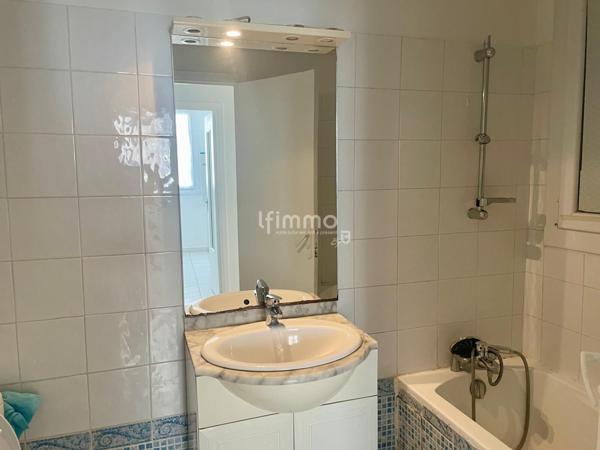 T2 avec balcon Place Dupuy + cave + parking sous-sol