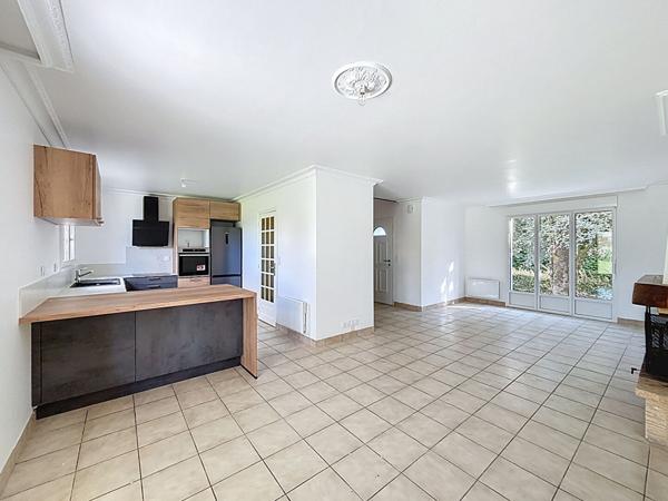 Maison familiale et rénovée, 4 chambres, plain-pied, jardin lumineux - Languidic.