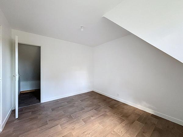 Maison familiale et rénovée, 4 chambres, plain-pied, jardin lumineux - Languidic.