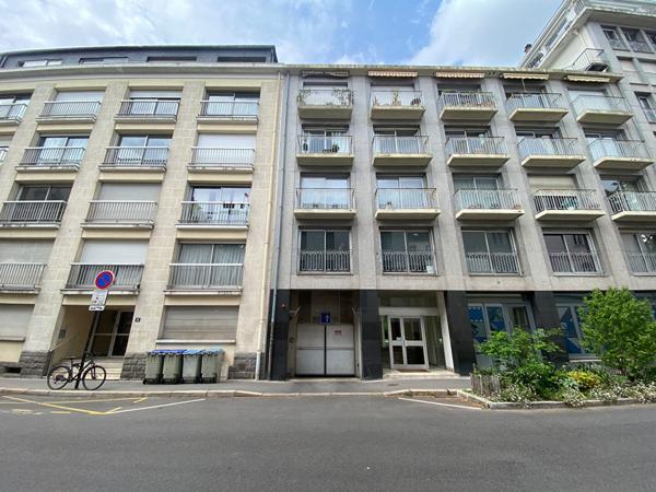Place de Parking ,  
Nantes 44000