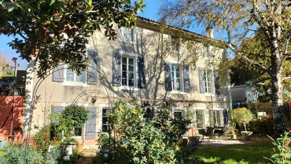 Maison de ville à vendre à Melle dans les Deux-Sèvres (79500), ref : 11720
