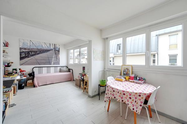 Paris (75019) Studio - Bassin de la Villette - Paris 19ème