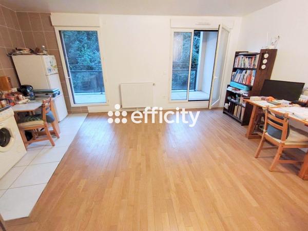 Appartement
         2 pièces
        - 45 m² 340 000 € *