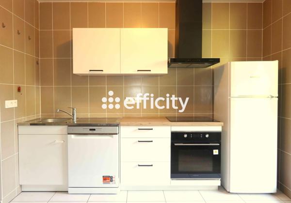Appartement
         2 pièces
        - 45 m² 340 000 € *