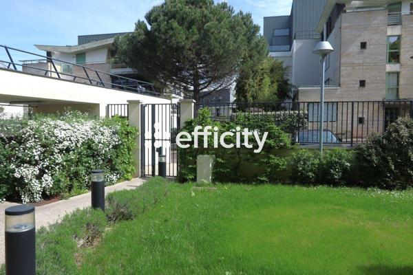 Appartement
         2 pièces
        - 45 m² 340 000 € *
