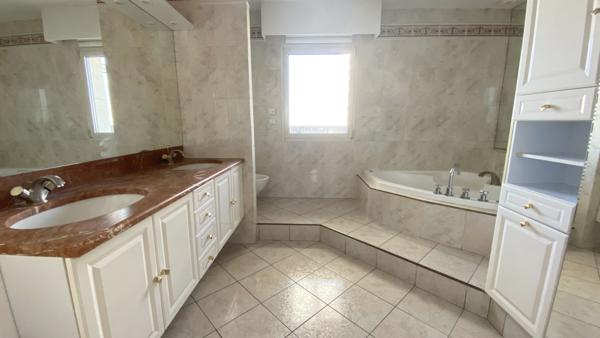 Appartement 5 pièce(s) 3 chambre(s) 196.37 m²