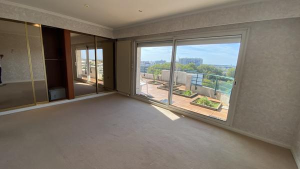 Appartement 5 pièce(s) 3 chambre(s) 196.37 m²