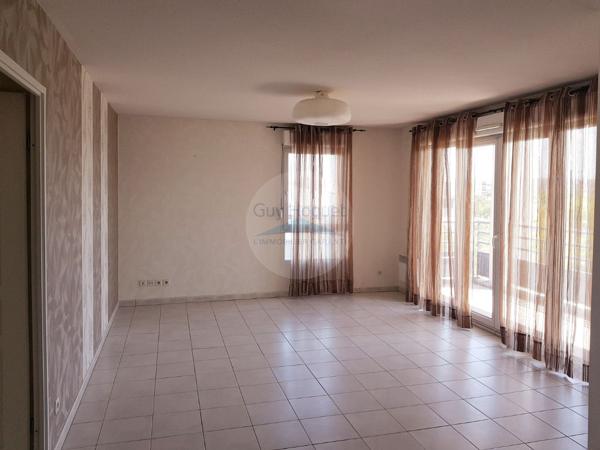 VAULX EN VELIN : appartement T3 (59 m²) à louer