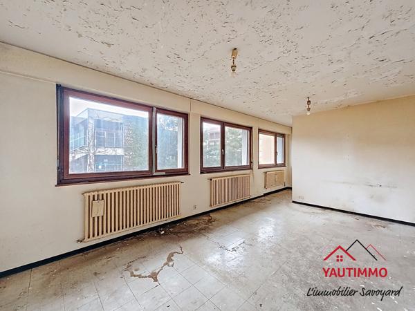 Saint-Julien-en-Genevois (74160) Opportunité rare à rénover – 1er et dernier étage – Toute petite copropriété – Saint-Julien-en-Genevois