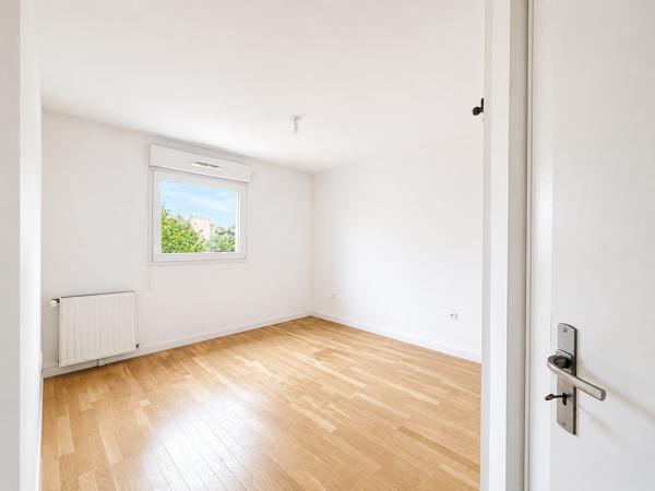 Appartement
         3 pièces
        - 62 m² 219 000 € *