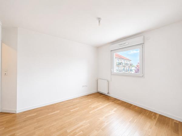 Appartement
         3 pièces
        - 62 m² 219 000 € *
