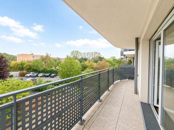 Appartement
         3 pièces
        - 62 m² 219 000 € *
