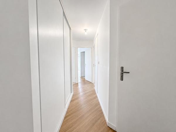 Appartement
         3 pièces
        - 62 m² 219 000 € *