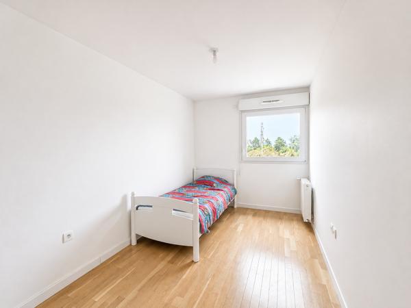 Appartement
         3 pièces
        - 62 m² 219 000 € *