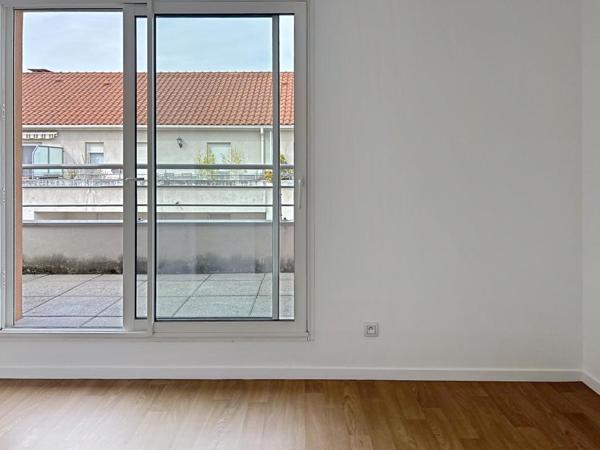 T2 – GARAGE – 28 m² – 69100 – VILLEURBANNE