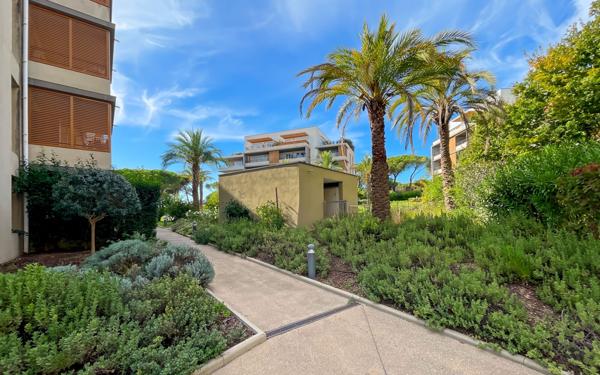 Appartement à vendre    3 pièces • 62,56 m2 Fréjus