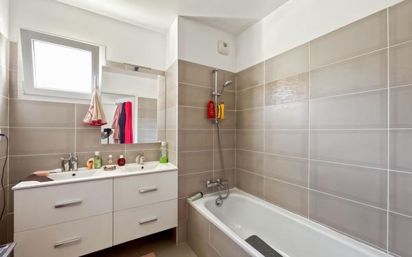 Appartement à vendre    3 pièces • 62,56 m2 Fréjus