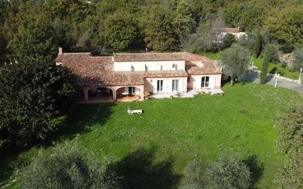 Maison à vendre    7 pièces • 284 m2 Saint-Cézaire-sur-Siagne