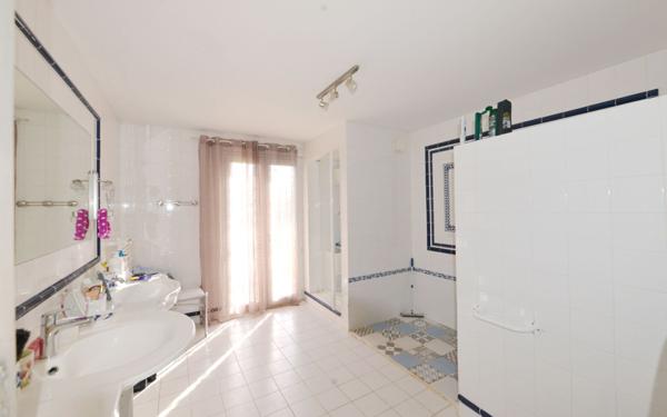 Maison à vendre    7 pièces • 284 m2 Saint-Cézaire-sur-Siagne