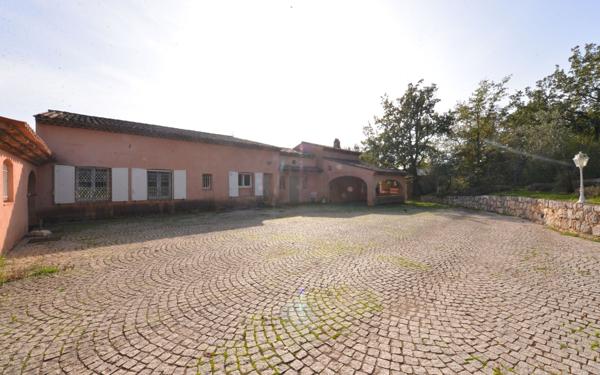 Maison à vendre    7 pièces • 284 m2 Saint-Cézaire-sur-Siagne