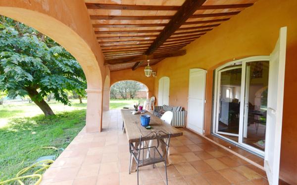 Maison à vendre    7 pièces • 284 m2 Saint-Cézaire-sur-Siagne