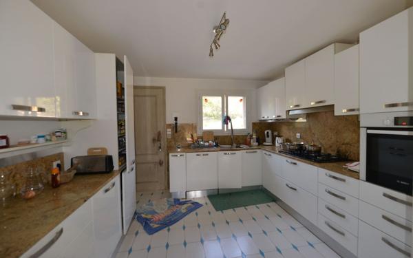 Maison à vendre    7 pièces • 284 m2 Saint-Cézaire-sur-Siagne