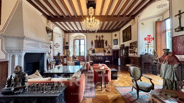 Château classé Monument Historique au cœur du Berry – 1 460 m² – 2,35 ha