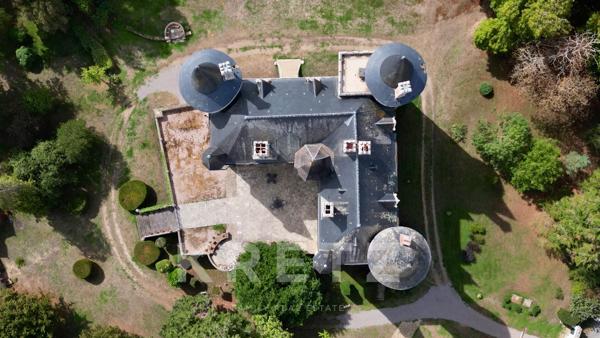 Château classé Monument Historique au cœur du Berry – 1 460 m² – 2,35 ha