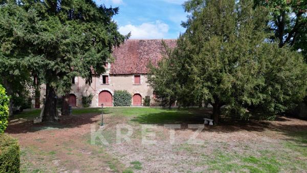 Château classé Monument Historique au cœur du Berry – 1 460 m² – 2,35 ha