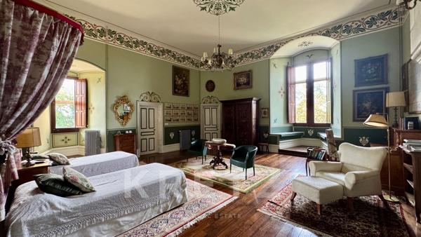 Château classé Monument Historique au cœur du Berry – 1 460 m² – 2,35 ha