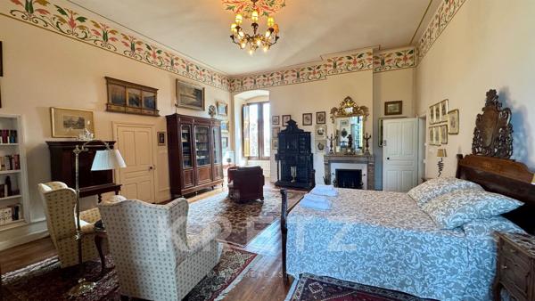 Château classé Monument Historique au cœur du Berry – 1 460 m² – 2,35 ha