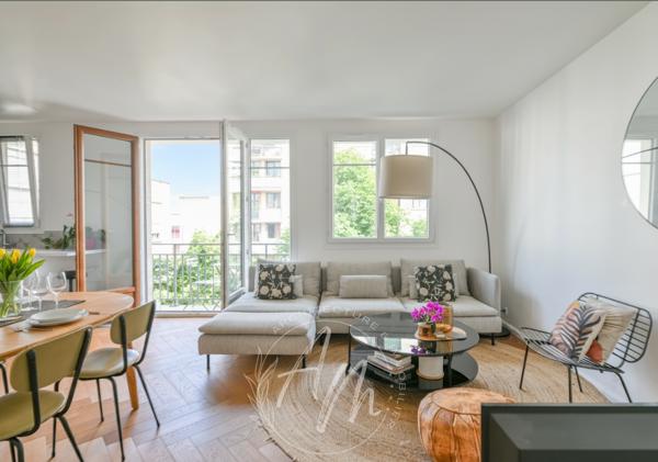 Appartement
         2 pièces
        - 56 m² Exclusivité 440 000 € *