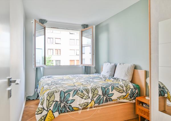 Appartement
         2 pièces
        - 56 m² Exclusivité 440 000 € *