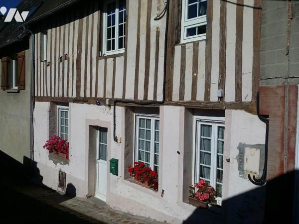 ORBEC CENTRE VILLE IMMEUBLE DE RAPPORT DEUX APPARTEMENTS LOUES 