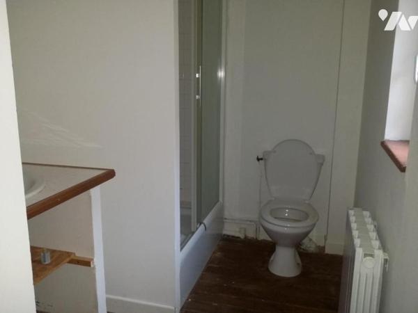 ORBEC CENTRE VILLE IMMEUBLE DE RAPPORT DEUX APPARTEMENTS LOUES 