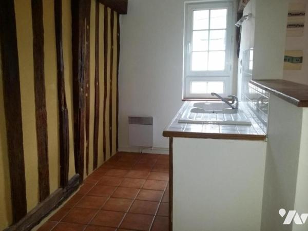 ORBEC CENTRE VILLE IMMEUBLE DE RAPPORT DEUX APPARTEMENTS LOUES 