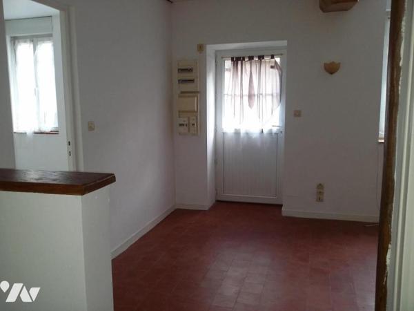 ORBEC CENTRE VILLE IMMEUBLE DE RAPPORT DEUX APPARTEMENTS LOUES 