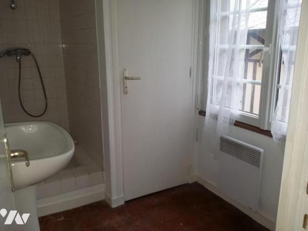 ORBEC CENTRE VILLE IMMEUBLE DE RAPPORT DEUX APPARTEMENTS LOUES 