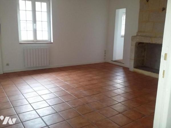 ORBEC CENTRE VILLE IMMEUBLE DE RAPPORT DEUX APPARTEMENTS LOUES 