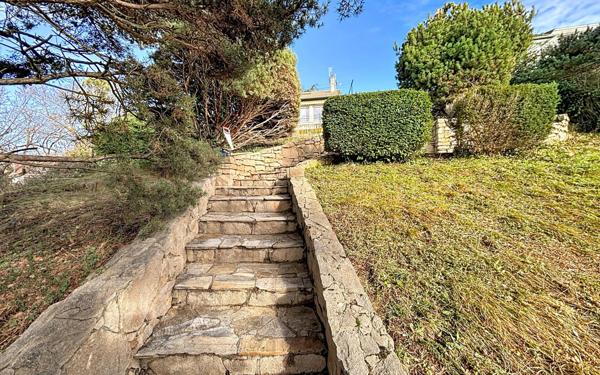 Maison à vendre    5 pièces •  Saint-Just-Saint-Rambert